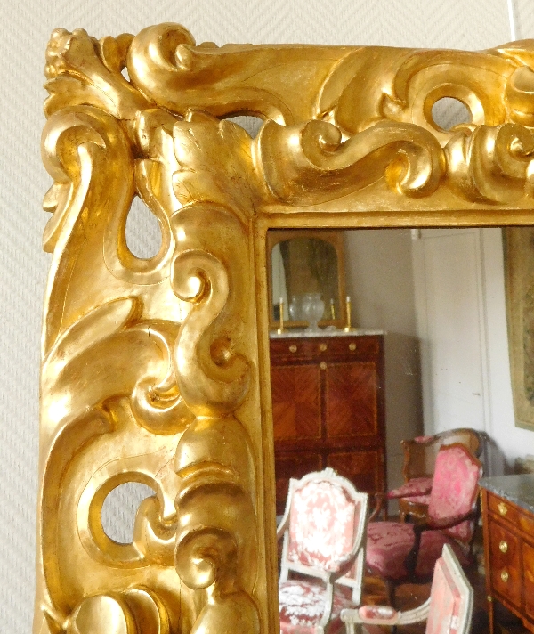 Grand miroir italien en bois sculpté et doré d'époque XVIIIe siècle - 98cm x 105cm