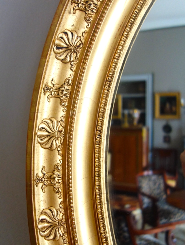 Grand miroir ovale d'époque Empire en bois doré feuille d'or - 78cm x 65,3cm