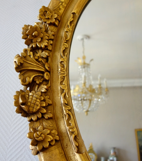 17th century oval mirror, sculpted and gilt wood frame, Louis XIII period - 98cm x 80cm