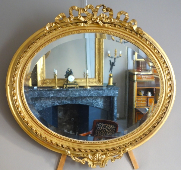 Wide Louis XVI style ovale mirror, gold leaf gilt wood, Napoleon III period, 19th century - 96cm x 91cm