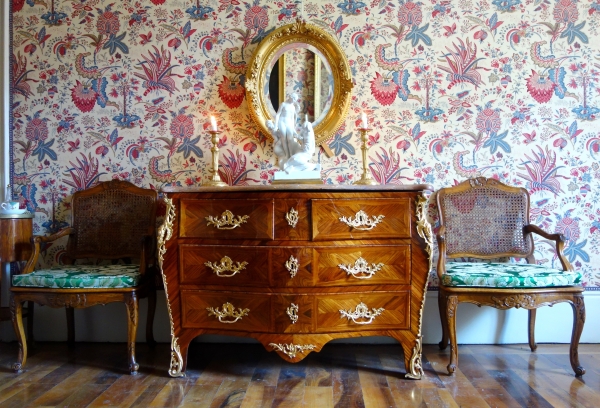 Miroir ovale de style Louis XIV, bois doré à la feuille d'or, glace biseautée - 58,5cm x 68cm