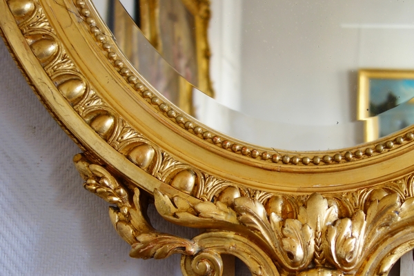 Louis XVI style gilt wood oval mirror decorated with putti, 19th century