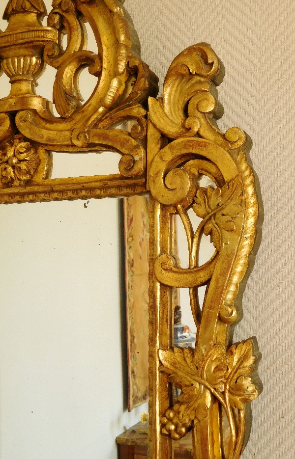 Gilt wood mirror - Louis XV period - France, 18th century circa 1765