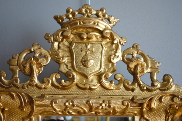 Regency style gold leaf gilt wood mirror, a Marquis crown on top - 19th century