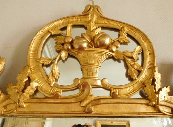 Grand miroir en bois doré, glace au mercure, travail provençal d'époque Louis XV - 138cm