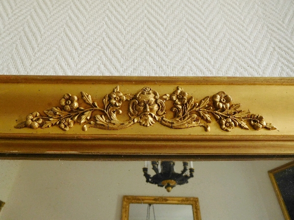 Miroir Empire aux mascarons, glace au mercure, cadre en bois doré à la feuille d'or - 71cm x 87cm