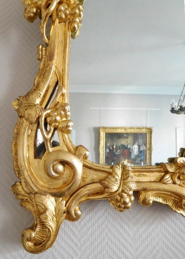 Large gilt wood mirror - Louis XV Period - France, 18th century circa 1765