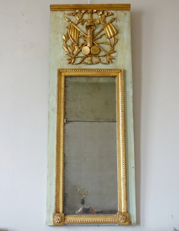Etroit trumeau, miroir d'entre deux d'époque Louis XVI doré à la feuille d'or, glace au mercure