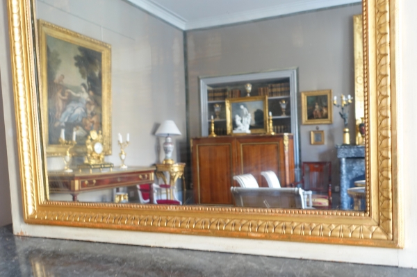 Trumeau, miroir de cheminée ou boiserie de style Louis XVI en bois laqué et doré - 198cm x 107cm