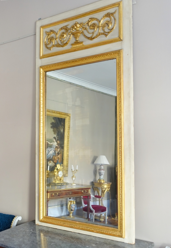 Trumeau, miroir de cheminée ou boiserie de style Louis XVI en bois laqué et doré - 198cm x 107cm