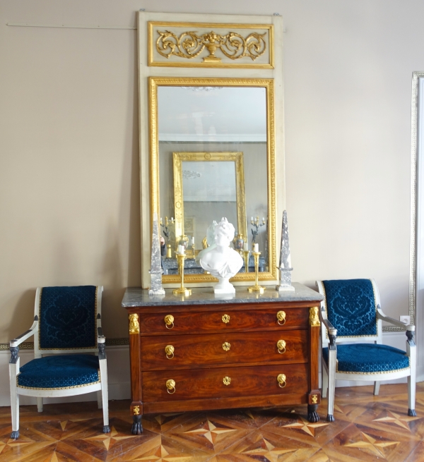 Trumeau, miroir de cheminée ou boiserie de style Louis XVI en bois laqué et doré - 198cm x 107cm