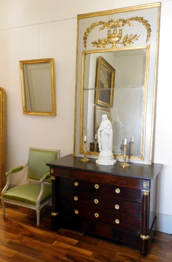 Trumeau, miroir de boiserie d'époque Louis XVI en bois laqué et doré, glace au mercure