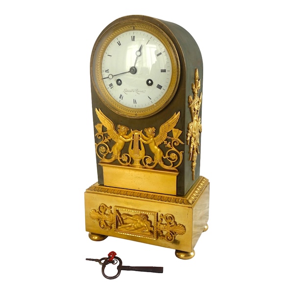 Pendule borne d'époque Empire en bronze patiné et doré par Lesieur et Thomire