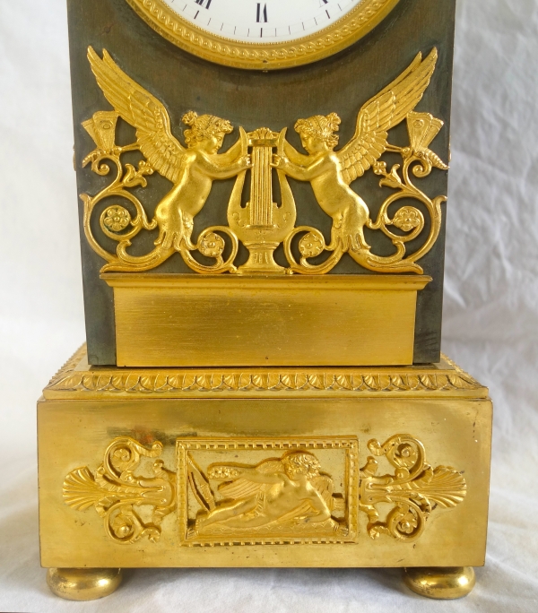 Pendule borne d'époque Empire en bronze patiné et doré par Lesieur et Thomire