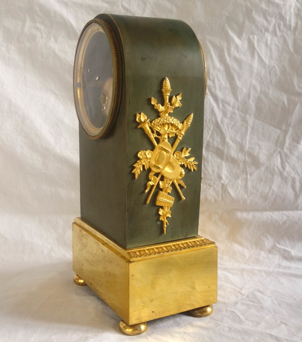 Pendule borne d'époque Empire en bronze patiné et doré par Lesieur et Thomire