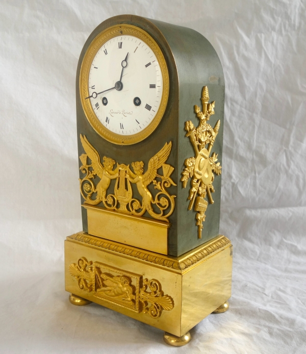 Pendule borne d'époque Empire en bronze patiné et doré par Lesieur et Thomire