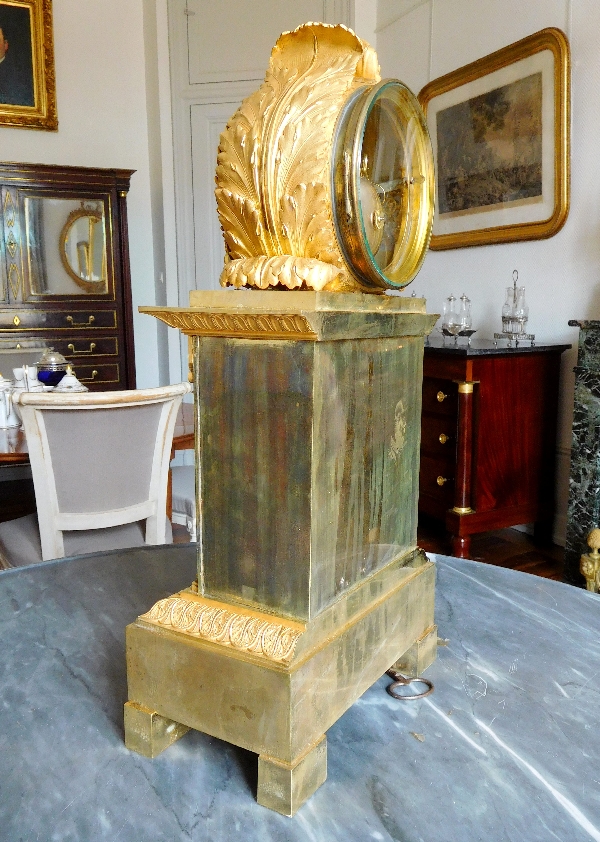 Grande pendule borne en bronze ciselé et doré d'époque Empire Restauration - 52cm