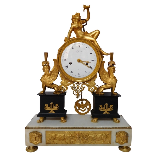 Pendule à la bacchante et sphinges en marbre et bronze doré au mercure - Louis XVI Directoire