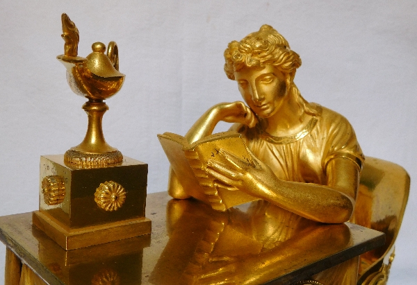 Pendule La Liseuse, d'après Reiche par Claude Galle & Grand Girard, bronze doré, époque Empire