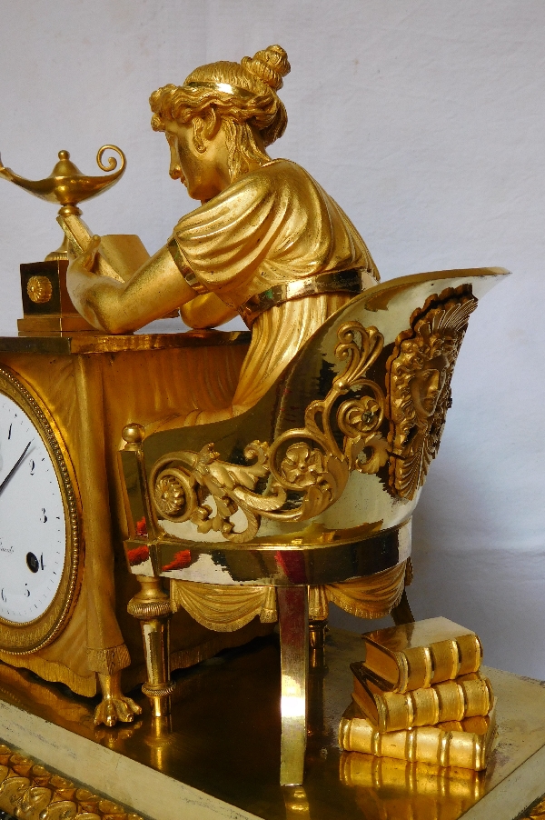 Pendule La Liseuse, d'après Reiche par Claude Galle & Grand Girard, bronze doré, époque Empire