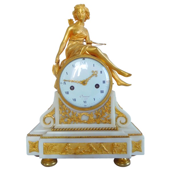 Pendule d'époque Louis XVI en marbre et bronze doré : Diane chasseresse - Cronier à Paris