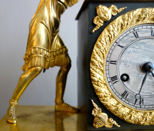 La récolte du Cacao - pendule Empire en bronze patiné et doré d'époque Restauration