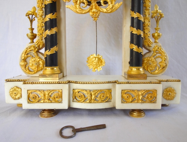 Louis XVI marble and ormolu clock - 18th century