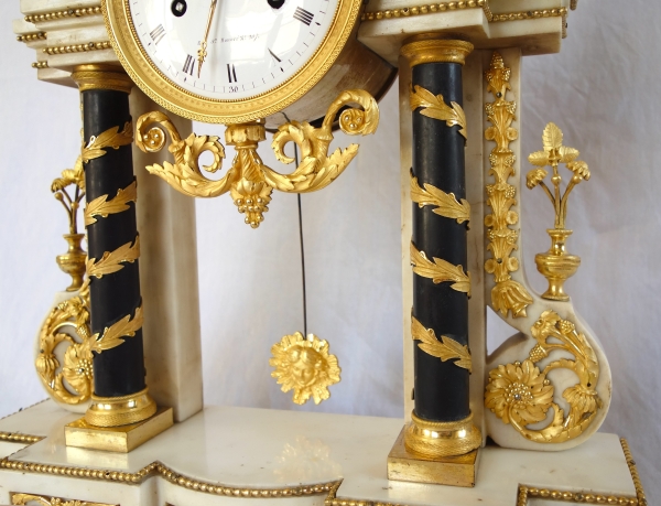 Louis XVI marble and ormolu clock - 18th century