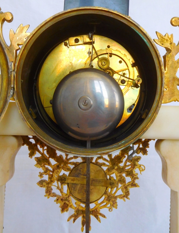 Importante pendule d'époque Louis XVI en marbre, biscuit de Wedgwood et bronze doré