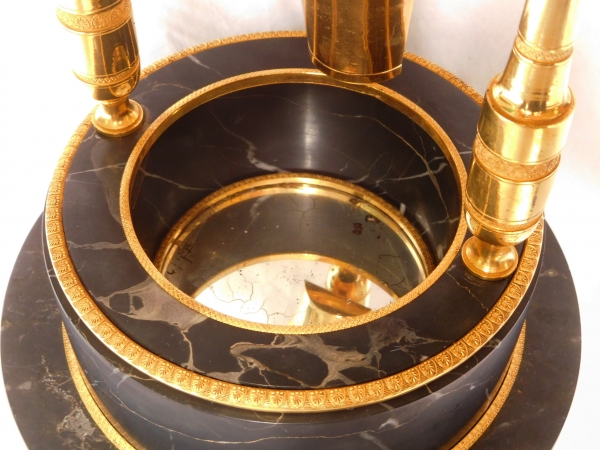 Pendule squelette au puits d'époque Consulat par Cachard - bronze doré et marbre portor