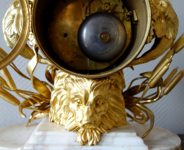 Pendule à la fontaine d'époque Transition Louis XV - Louis XVI - mouvement à complications à calendrier