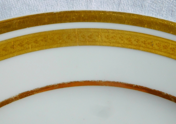 Série de 12 assiettes dorées à l'or fin d'époque Empire - Restauration en porcelaine de Paris
