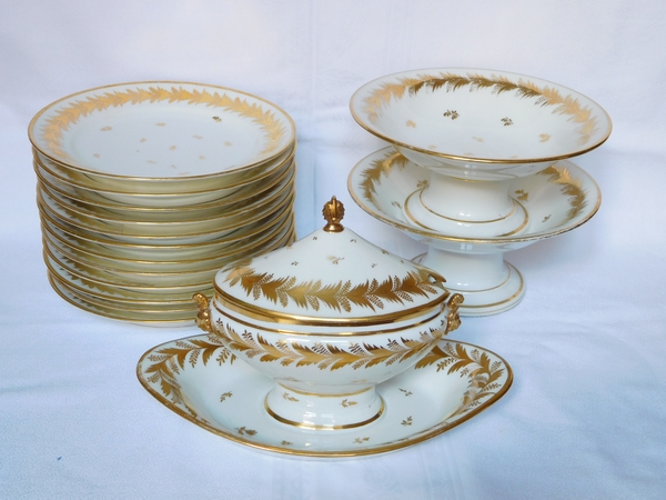 Locré : 12 assiettes en porcelaine d'époque Empire rehaussée à l'or fin
