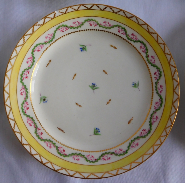 Manufacture Potter : série de 12 assiettes de table en porcelaine dorée, époque Louis XVI - 1790
