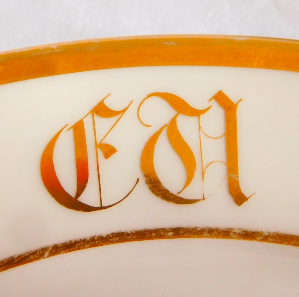 Deroche manufacture : 12 Paris porcelain table plates gilt with fine gold, early 19th century