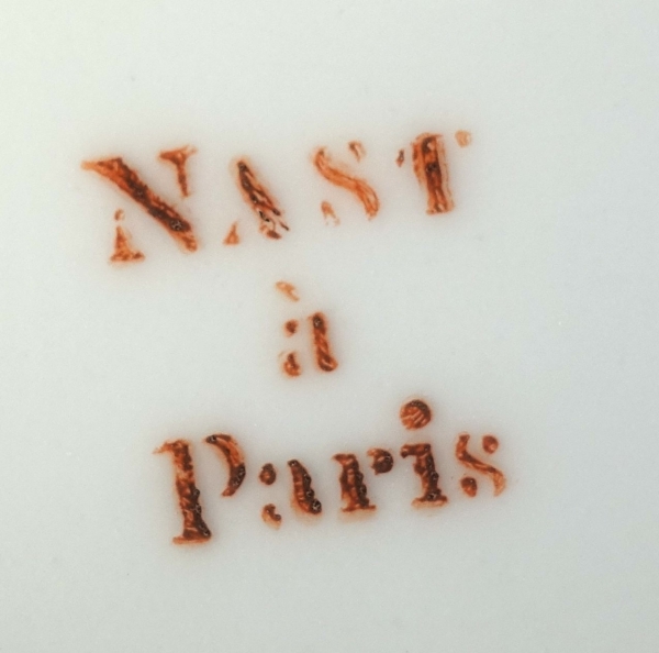 Nast : suite de 14 assiettes de table en porcelaine à filet or d'époque Empire - signées
