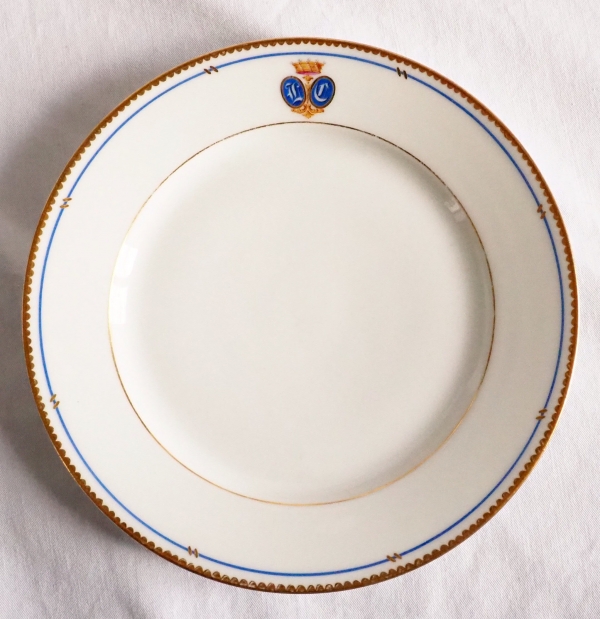 Service de 18 assiettes en porcelaine de Paris dorée, couronne de Baron, époque XIXe siècle