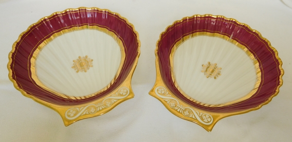Pair of Paris porcelain shell-shaped service dishes enhanced with fine gold, early 19th century