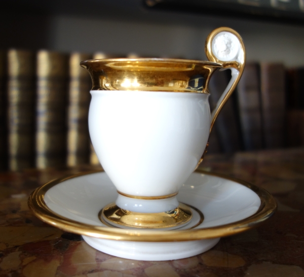 Pair of Empire Paris porcelain coffee cups enhanced with fine gold, early 19th century