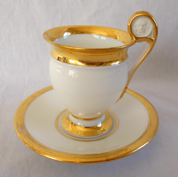 Pair of Empire Paris porcelain coffee cups enhanced with fine gold, early 19th century