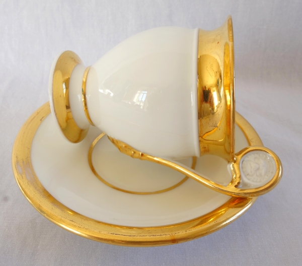 Pair of Empire Paris porcelain coffee cups enhanced with fine gold, early 19th century