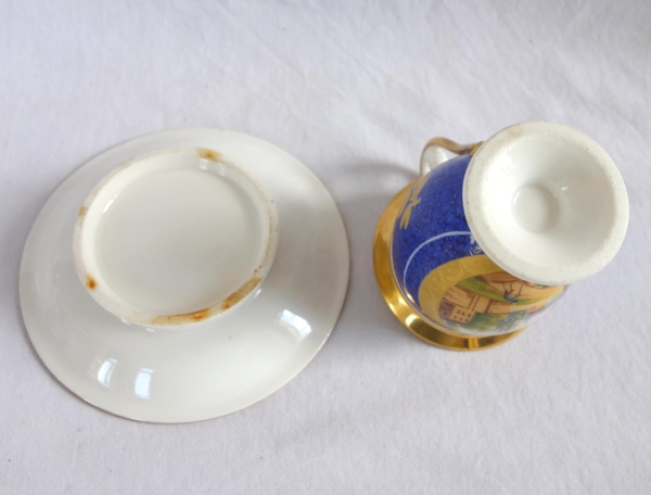 Paire de tasses Empire à décor bleu et or en porcelaine de Paris, époque Restauration