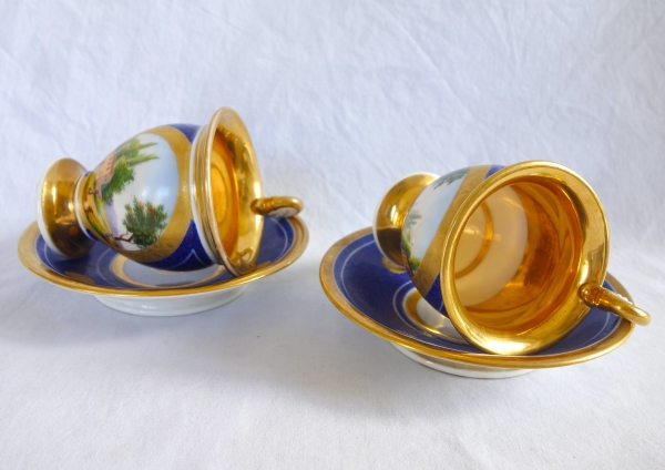 Paire de tasses Empire à décor bleu et or en porcelaine de Paris, époque Restauration