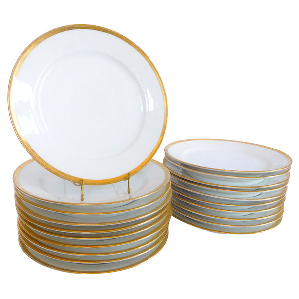 Set of 20 porcelain plates enhanced with fine gold, late 18th century production