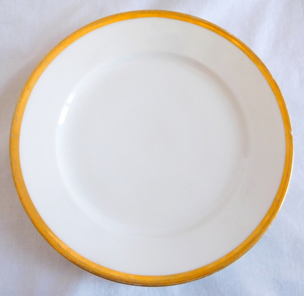 Série de 20 assiettes de table en porcelaine à filets or, fin XVIIIe siècle
