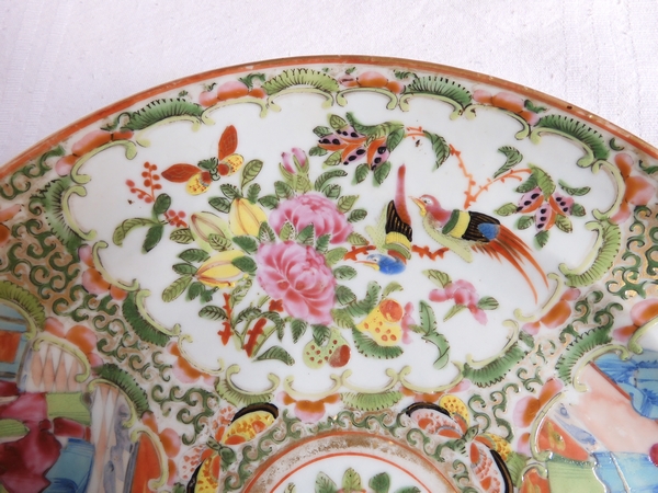 Set of 3 Canton porcelain dessert plates, palace scenes