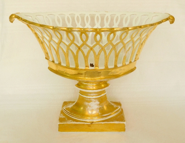 Garniture de 3 coupes ajourées en porcelaine de Paris dorée - époque Restauration vers 1830