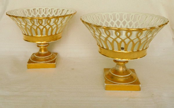Set of 3 Empire paris porcelain reticulated cups enhanced with fine gold, early 19th century circa 1830