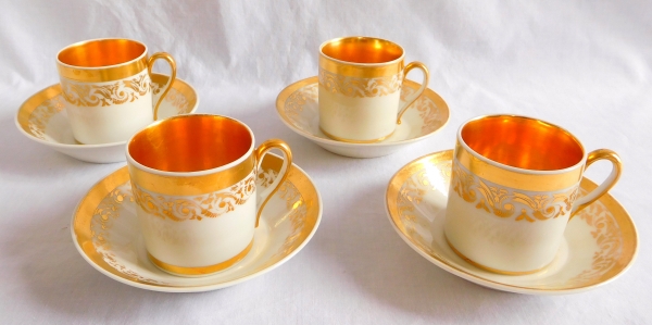 4 tasses Empire en porcelaine de Paris dorée à l'or fin - époque Charles X