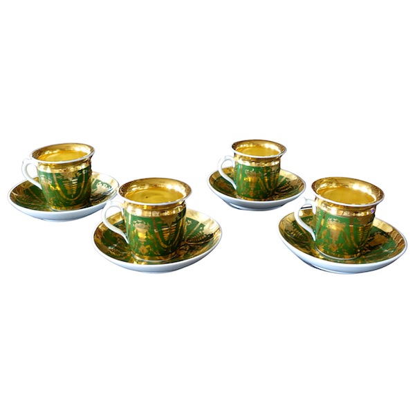 Russie, Manufacture Safronov à Moscou : série de 4 tasses à café en porcelaine vert et or vers 1840